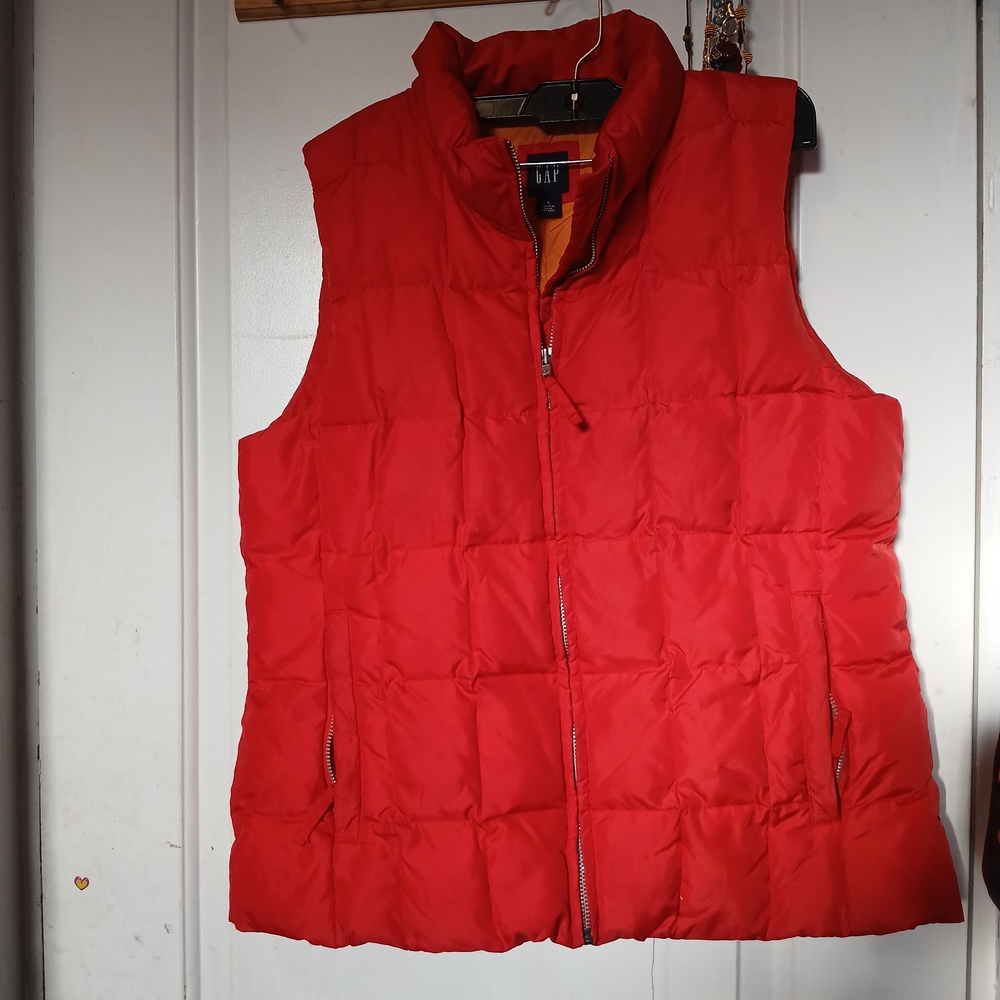 GAP Women's Bright Red Quilted Puffer Vest